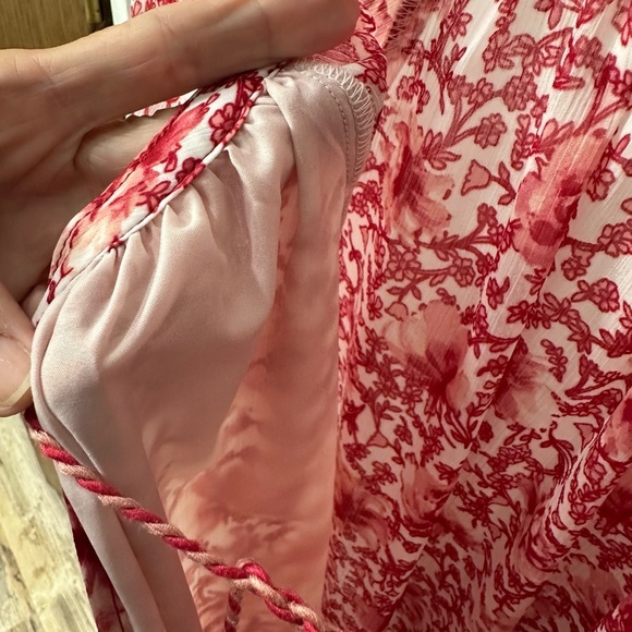 BB Dakota by Steve Madden Red/Pink Floral V Neck Peasant Top Women’s Medium - Picture 10 of 16